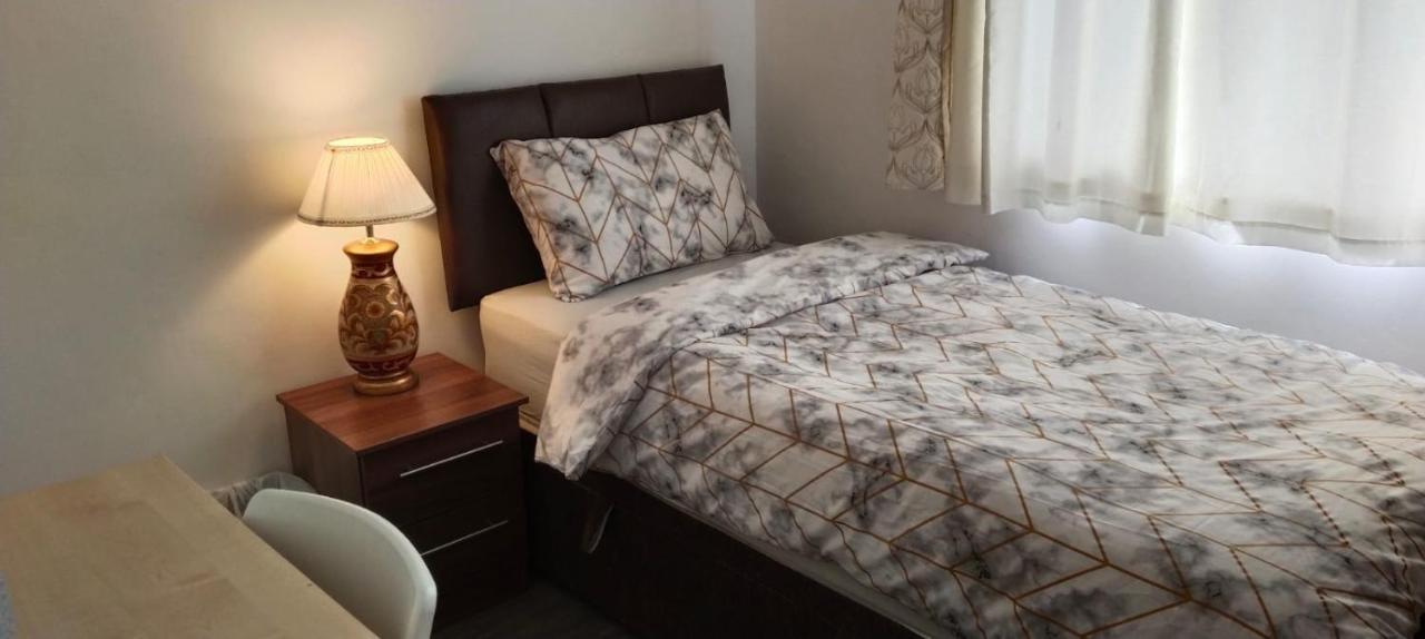 White House Ensuite Double Bedroom 沃灵顿 外观 照片