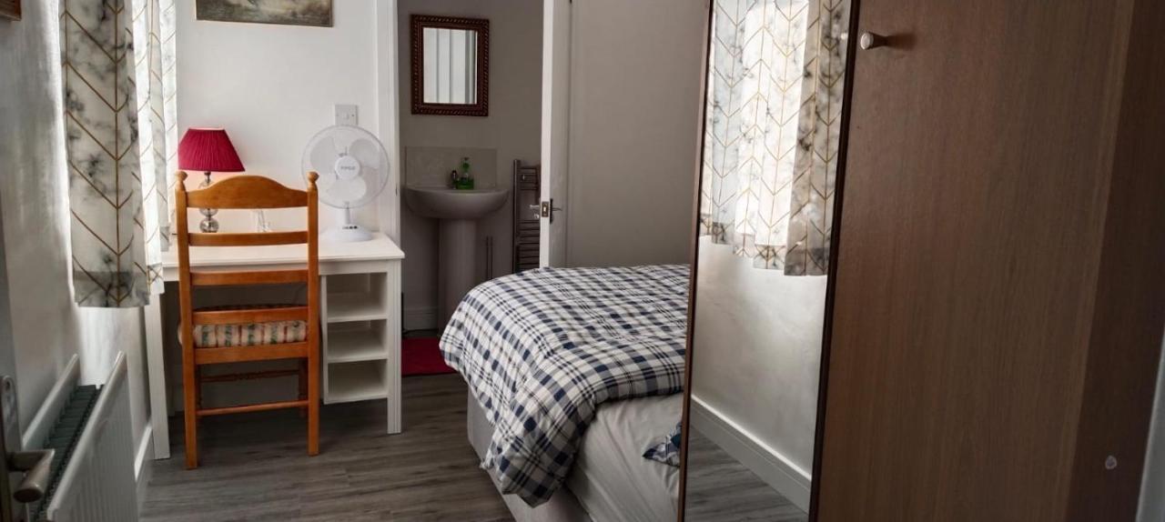 White House Ensuite Double Bedroom 沃灵顿 外观 照片