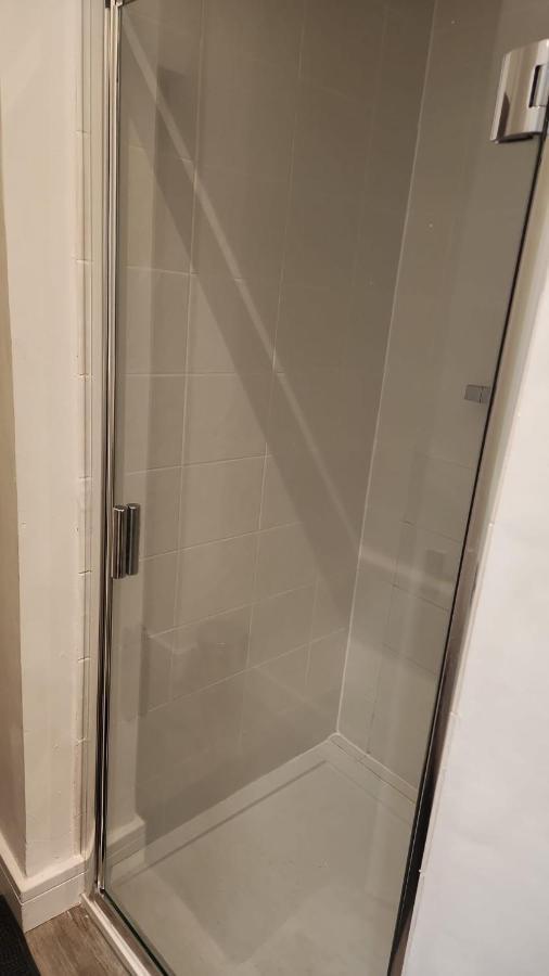 White House Ensuite Double Bedroom 沃灵顿 外观 照片