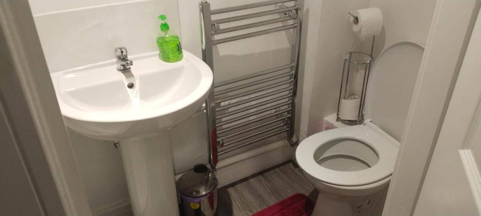 White House Ensuite Double Bedroom 沃灵顿 外观 照片