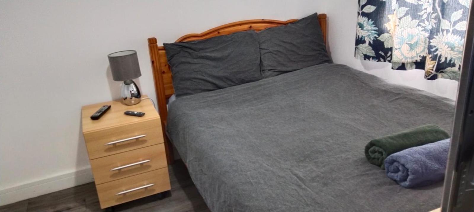 White House Ensuite Double Bedroom 沃灵顿 外观 照片